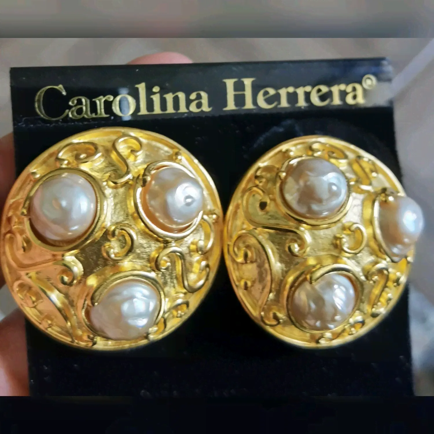 Винтаж: Клипсы от Carolina Herrera